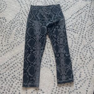 Lululemon Wunderunder black and grey pixelated snake print